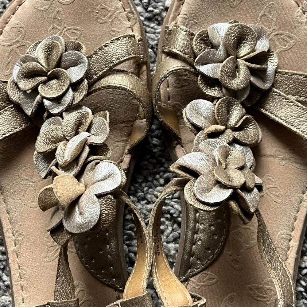 BOC Gold Flower Sandals Butterfly Sole Womens 9 Summer Floral Cottagecore Fairy - Picture 2 of 5